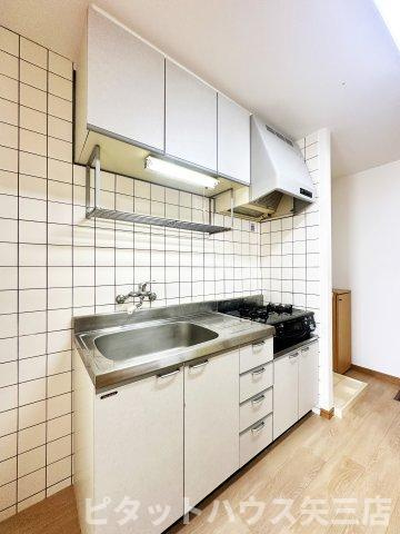 レジデンス南昭和のキッチン|コンパクトなキッチンで掃除もラクラク
