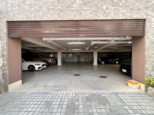 グランステイツ六甲・桜通の駐車場