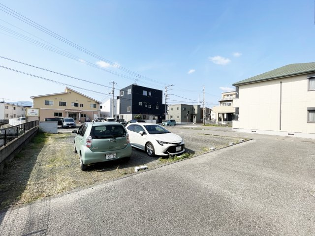 シャーメゾン八万　3番館の駐車場