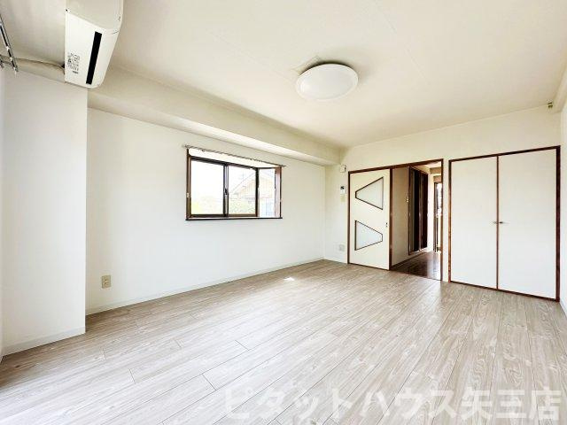 パールメゾンIIの居間・リビング|ゆったり過ごせる居間です