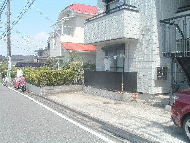 ジェイエムハウスの外観|敷地内駐車場
