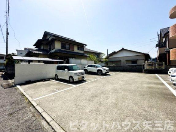 リファインハイツの駐車場|駐車スペースもあります