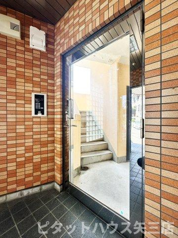 リファインハイツのエントランス|落ち着いたエントランスです