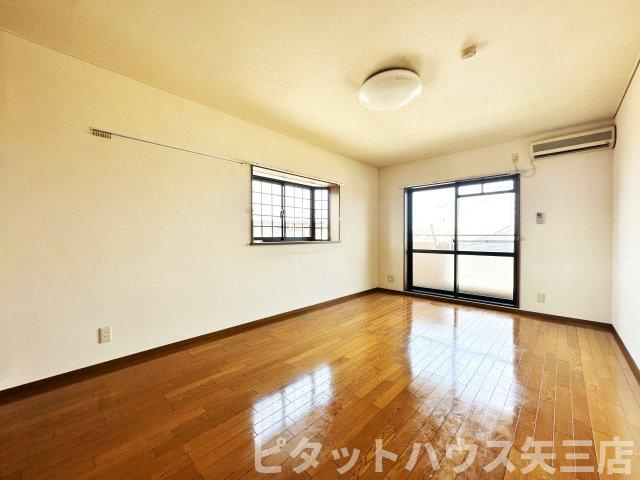 リファインハイツの居間・リビング|使いやすいリビングです