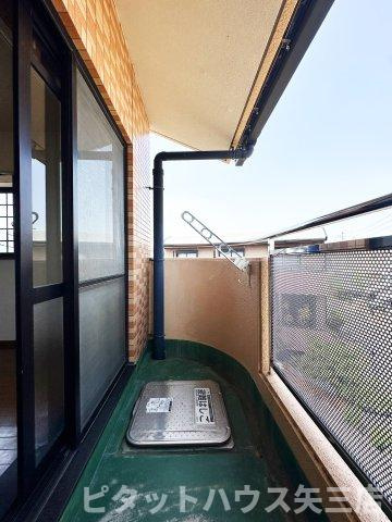 リファインハイツのバルコニー|落ち着いた時間を過ごせるバルコニーです