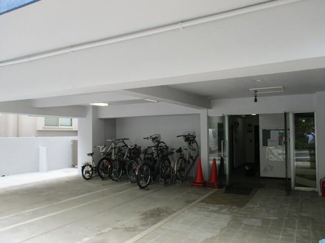 興和マンションの駐車場