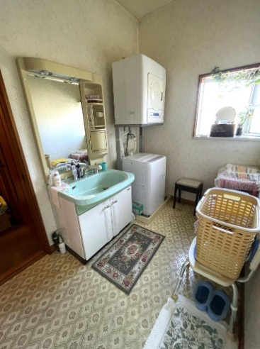 【中古】鶴ヶ島市下新田中古住宅の独立洗面台|朝の身支度に欠かせない洗面台です！