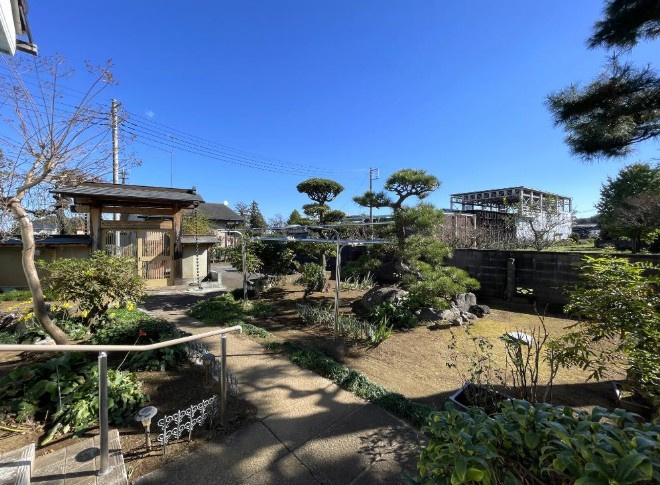 【中古】鶴ヶ島市下新田中古住宅の庭|広々したお庭♪
休日もゆっくり過ごせます！