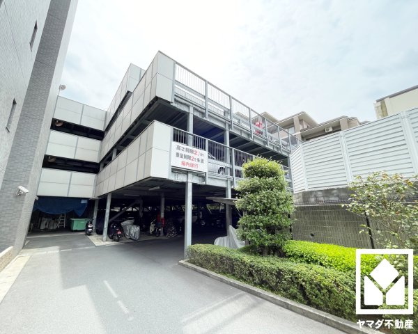 ディークラディア醍醐駅前の駐車場