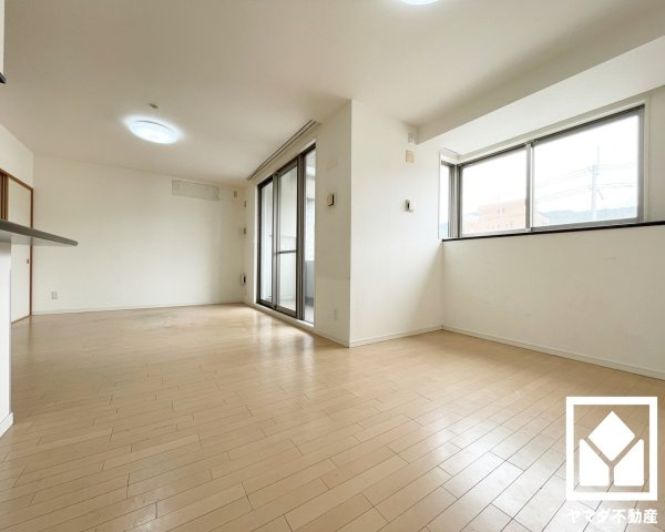 ディークラディア醍醐駅前の居間・リビング