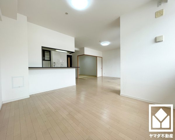 ディークラディア醍醐駅前の居間・リビング