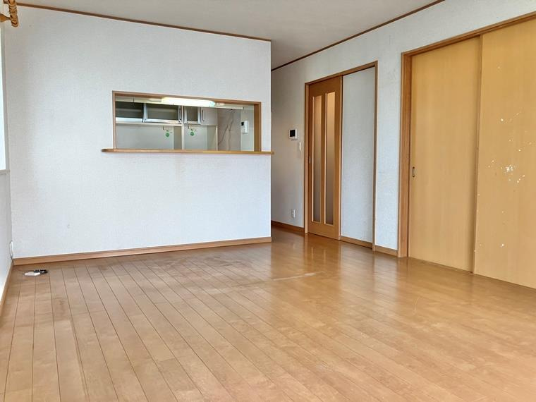 新白岡戸建の居間・リビング