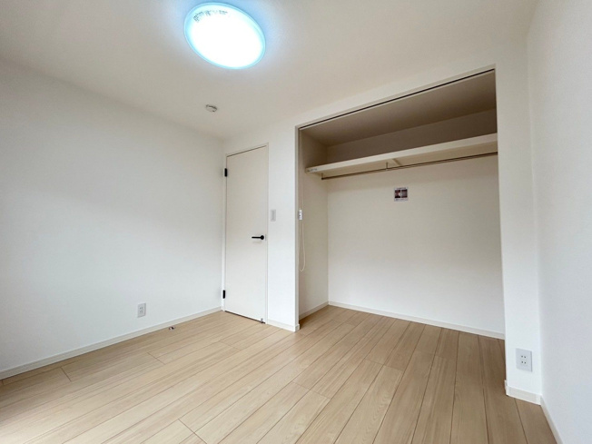 【収納】 | 大町団地 21 | 6.3帖の洋室。各部屋に収納スペースがたっぷりあるので、部屋を広々と使えてストレスなく過ごせます