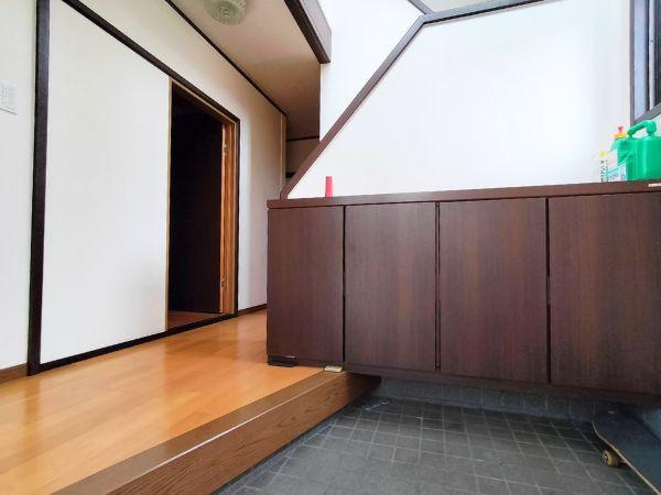 下郡　中古住宅の玄関|広々とした玄関ホール