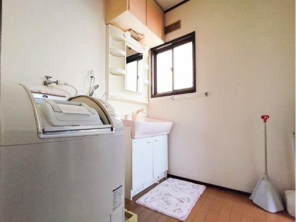 下郡　中古住宅の独立洗面台|洗面脱衣所