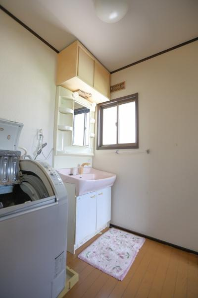 下郡　中古住宅の独立洗面台|独立洗面台があるので身支度もスムーズに！