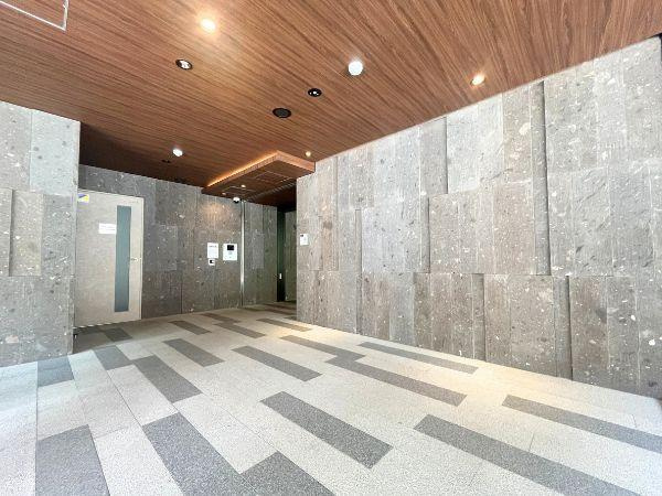 デュオヒルズ大分中島のエントランス|おしゃれで明るいエントランス