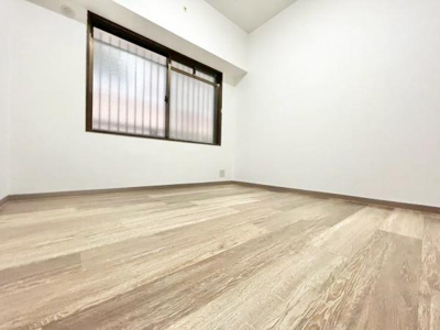 【子供部屋】 | シャルマンフジ堺北 | 充分な広さと収納機能を備えた部屋はお子様の自発性と成長を促します。お子様の成長を支える、勉強や好きなことに没頭する学びの空間にどうぞ。