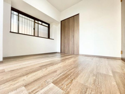 【洋室】 | シャルマンフジ堺北 | 全居室には収納を完備！普段使いのお洋服や小物はもちろん、季節物のお洋服などもしっかりと整理整頓おしまい頂けます。居室空間をより広く隅々までお使いいただけますね♪