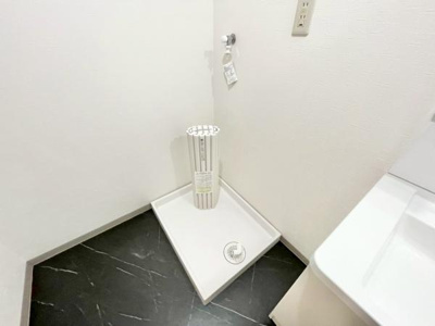 【独立洗面台】 | シャルマンフジ堺北 | 洗濯パンの上には収納棚を設置したらタオルや洗剤などまとめておけます！

