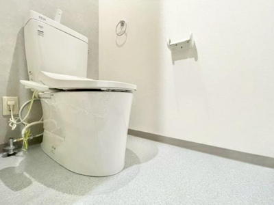 【トイレ】 | シャルマンフジ堺北 | 節水型でエコなトイレには、今では当たり前のウォシュレット付き。便座を温める機能もついていて、居心地良くてトイレから出られなくなるかも！