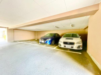 【駐車場】 | シャルマンフジ堺北 | 幅の広い駐車場となっております♪お車の出し入れも楽々ですね♪