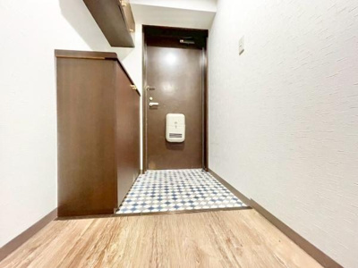 【玄関】 | シャルマンフジ堺北 | 玄関も明るいです。大きな下駄箱もあり収納力・清潔感がGOODです。