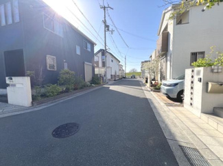 【前面道路含む現地写真】