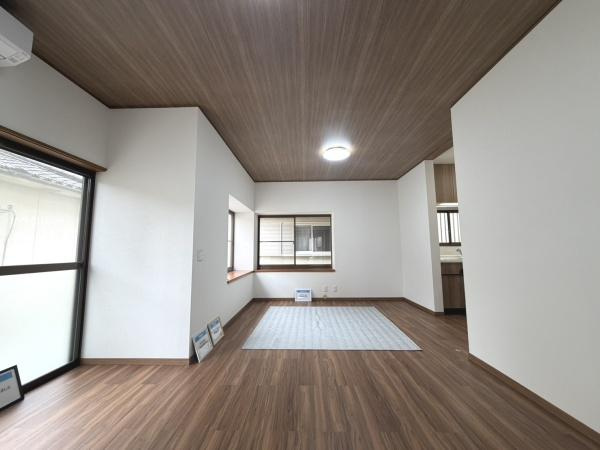 【居間・リビング】 | 加古川市西神吉町岸　中古戸建