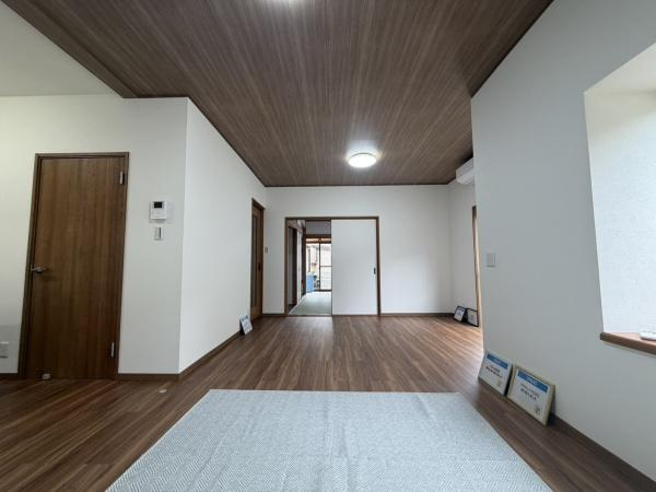 【居間・リビング】 | 加古川市西神吉町岸　中古戸建