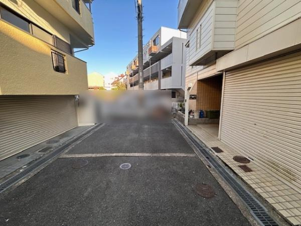 【前面道路含む現地写真】