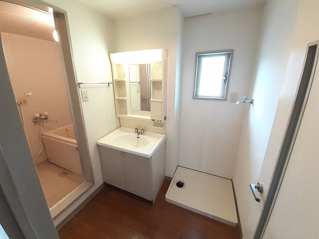 プラドール佐方の洗面所|コンパクトで使いやすい洗面所