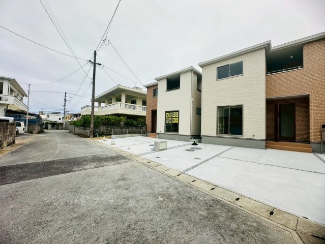 リーブルガーデン読谷村渡具知－2号棟の駐車場|駐車スペースもあります