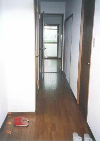 峠ハイツの玄関