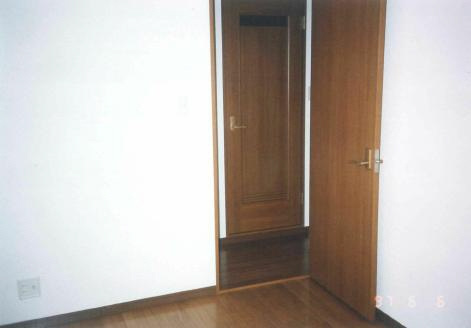 峠ハイツの洋室