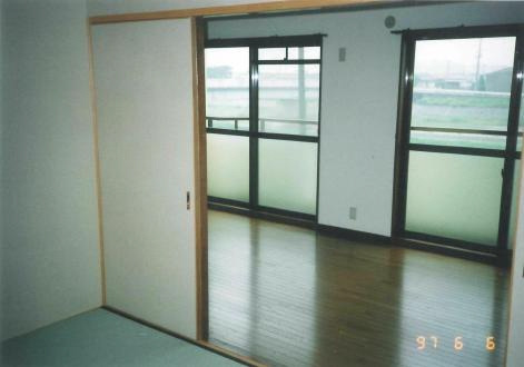 峠ハイツの居間・リビング