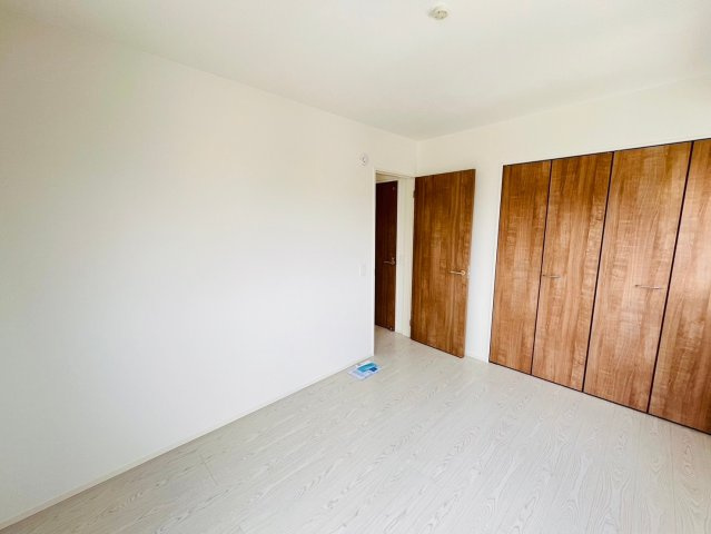 菊池郡大津町引水／29号棟の洋室|大きめのクローゼットがある洋室。どう活かすかはあなた次第。