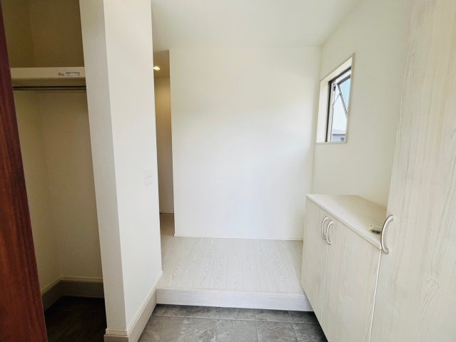 菊池郡大津町引水／29号棟の居間・リビング|全体を見渡せる使いやすいリビングです。くつろぐご家族の様子を見ながらのんびりと過ごせます。