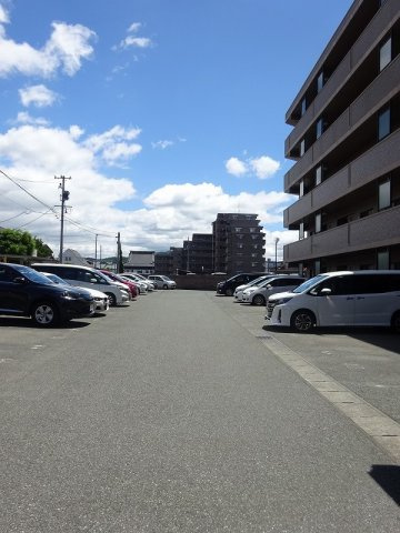 ロイヤル仁王レジデンスの駐車場