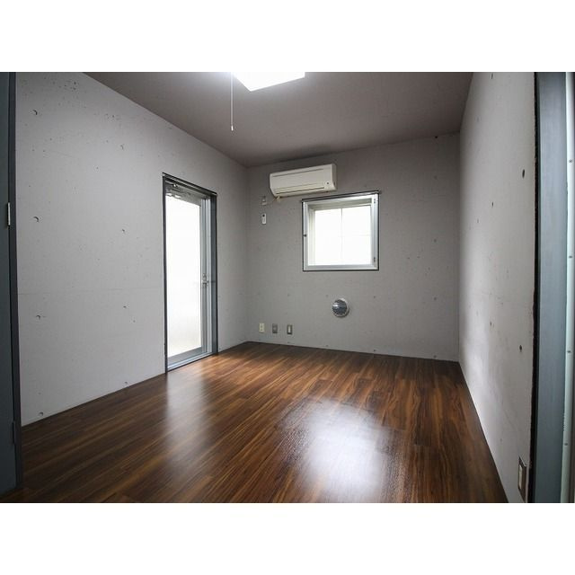 ＭＯＲＥ国立 の居間・リビング