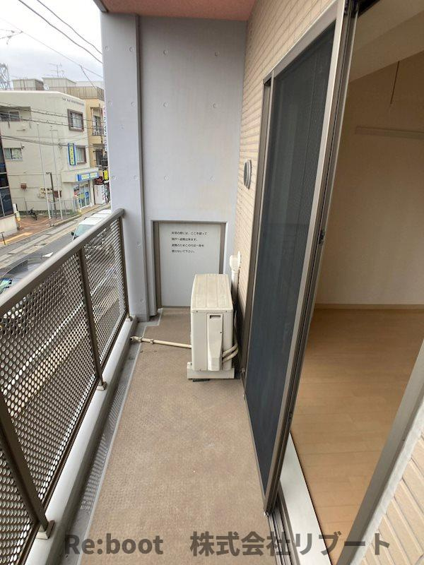 マローネ・カンのバルコニー