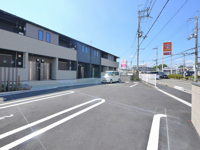 クレールシャトーの駐車場