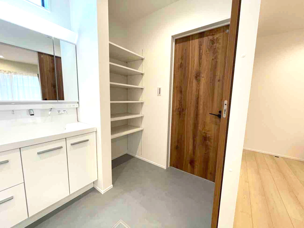 湯川新町一丁目（5期）の洗面所|朝の身支度には欠かせない独立洗面化粧台