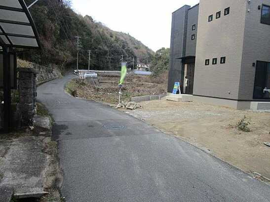 【前面道路含む現地写真】