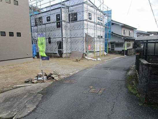 【前面道路含む現地写真】