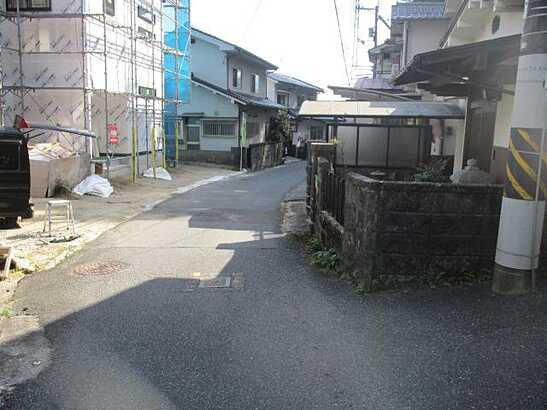 【前面道路含む現地写真】