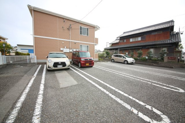サンフルの駐車場