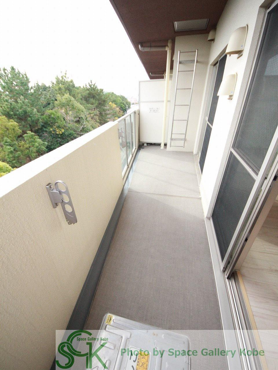 パインコート・平磯のバルコニー|※お部屋により仕様が異なる場合があります。
