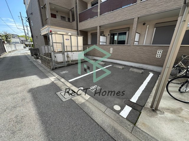 姫路市飾磨区天神のハイツの駐車場