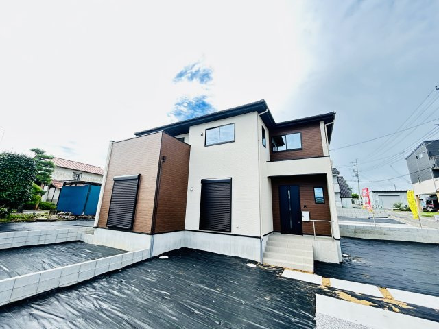 新築　高崎市剣崎町6期　2号棟の外観|現地写真　2025年6月完成しました！ご内覧等、お気軽にお問合せください♪　							
